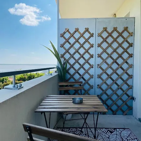 Appartement T2 Avec Balcon, Lumineux, Au Calme. Blaye Exterior photo