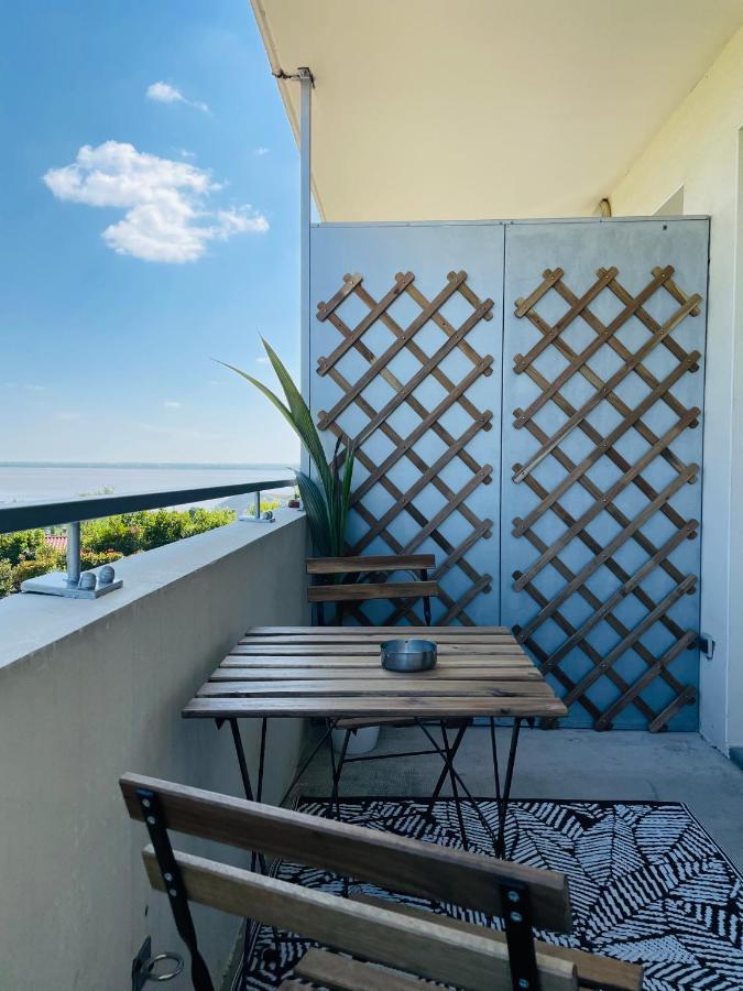 T2 Avec Balcon, Lumineux, Au Calme.
